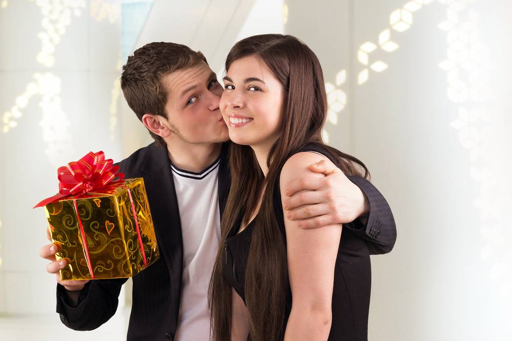 Дорогие подарки — особое внимание или безумие с моей стороны? 8 советов как баловать девушку, чтобы не разбаловать