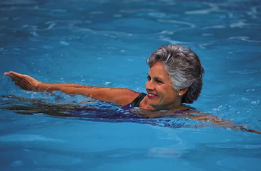Плавание при остеохондрозе: лечение шейного и поясничного отдела