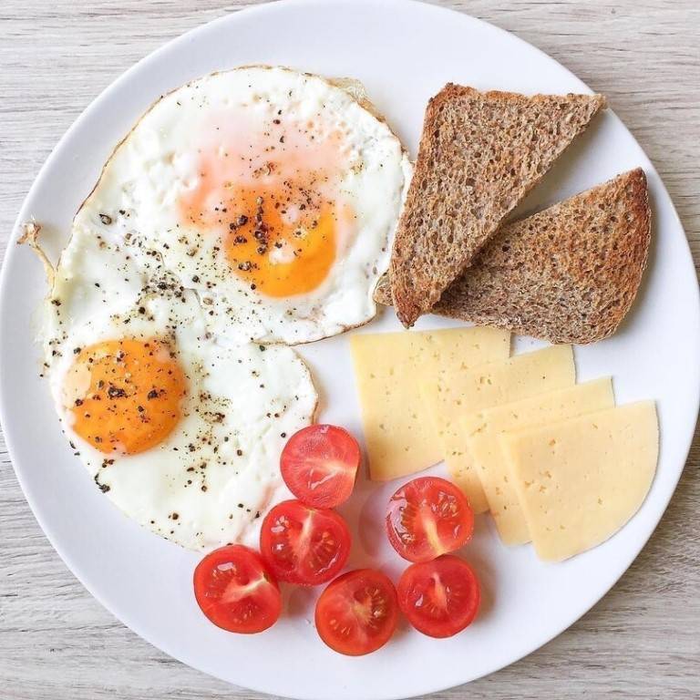 Быстрый завтрак правильное питание: полезные варианты, идеи и примеры низкокалорийной и сытной еды для похудения с рецептами и фото