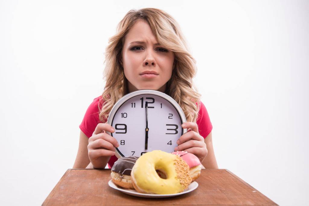 Как не кушать после 6 вечера, почему нельзя есть после 18:00 | доктор борменталь