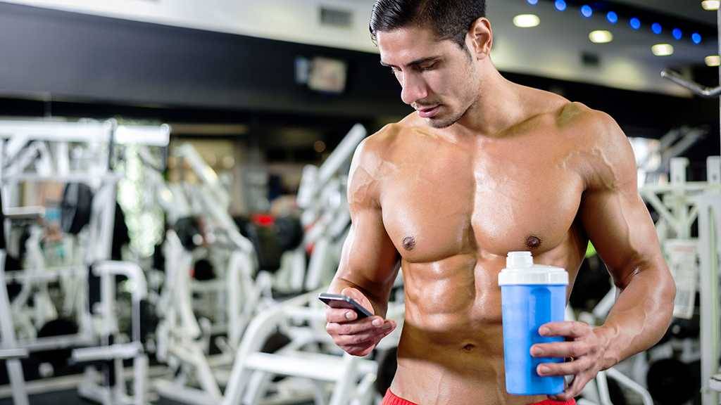 Когда пить протеин – до или после тренировки?