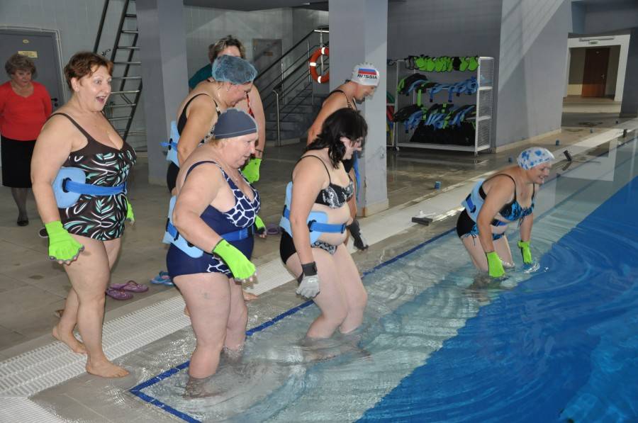 Аквааэробика для похудения - польза и комплексы  упражнений в воде, отзывы и результаты