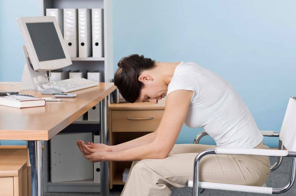 Почему отекают ноги при сидячей работе и как этого избежать?