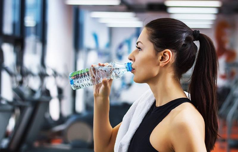 Нужно ли пить воду во время тренировки? | фитнес | онлайн-журнал #яworldclass