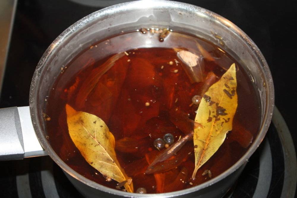 Как засолить скумбрию в чае и луковой кожуре