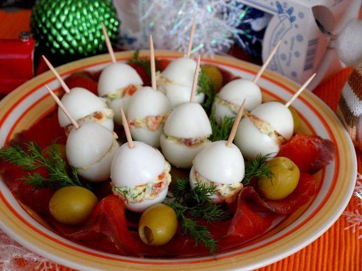 Салат с перепелиными яйцами - настоящее украшение любого стола: рецепт с фото и видео