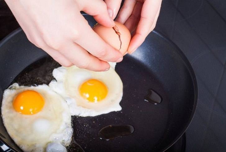 Как приготовить вкусную яичницу. секреты, о которых не догадываются: новости, яйцо, рецепт, лайфхаки, завтрак, кулинария