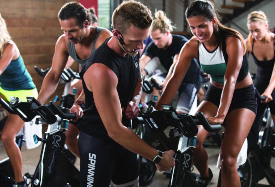 Интервальная тренировка на велотренажере: эффективное кардио для похудения и сжигания жира, а также система езды для новичков и бегунов