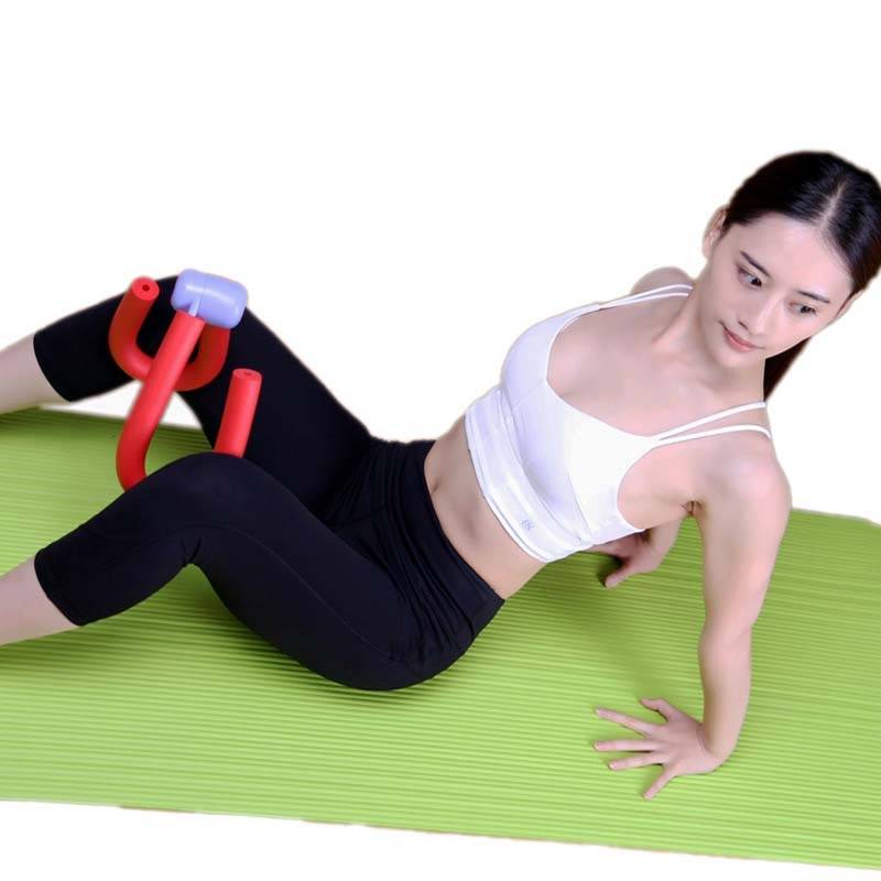 10 упражнений с эспандером для женщин на все тело