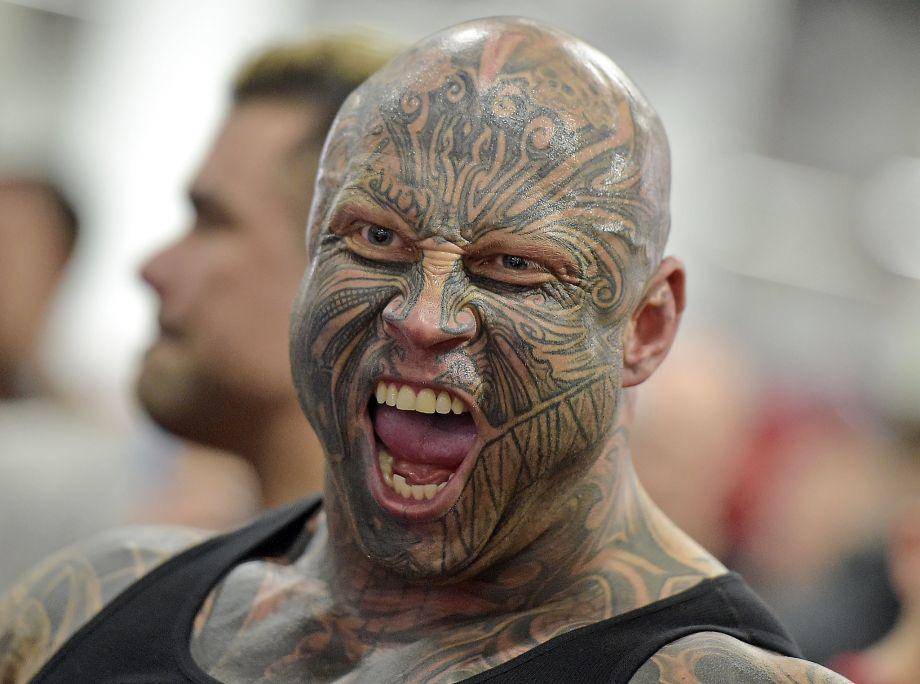 Топ 10 самых татуированных людей мира