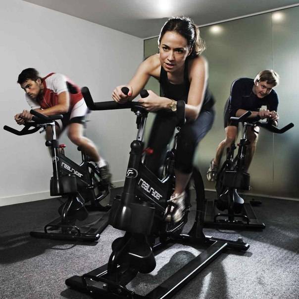 10 тренировок на велотренажере для различных целей: как эффективно заниматься кардио-упражнениями дома, результаты до и после