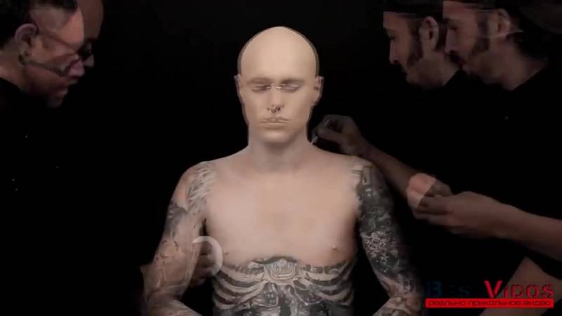 Джулия гнусе — самая татуированная женщина в мире