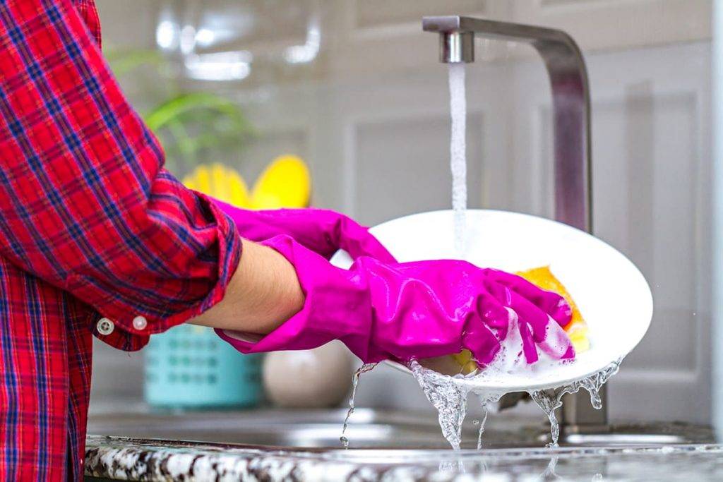 Инструкция: как мыть посуду при коронавирусе?