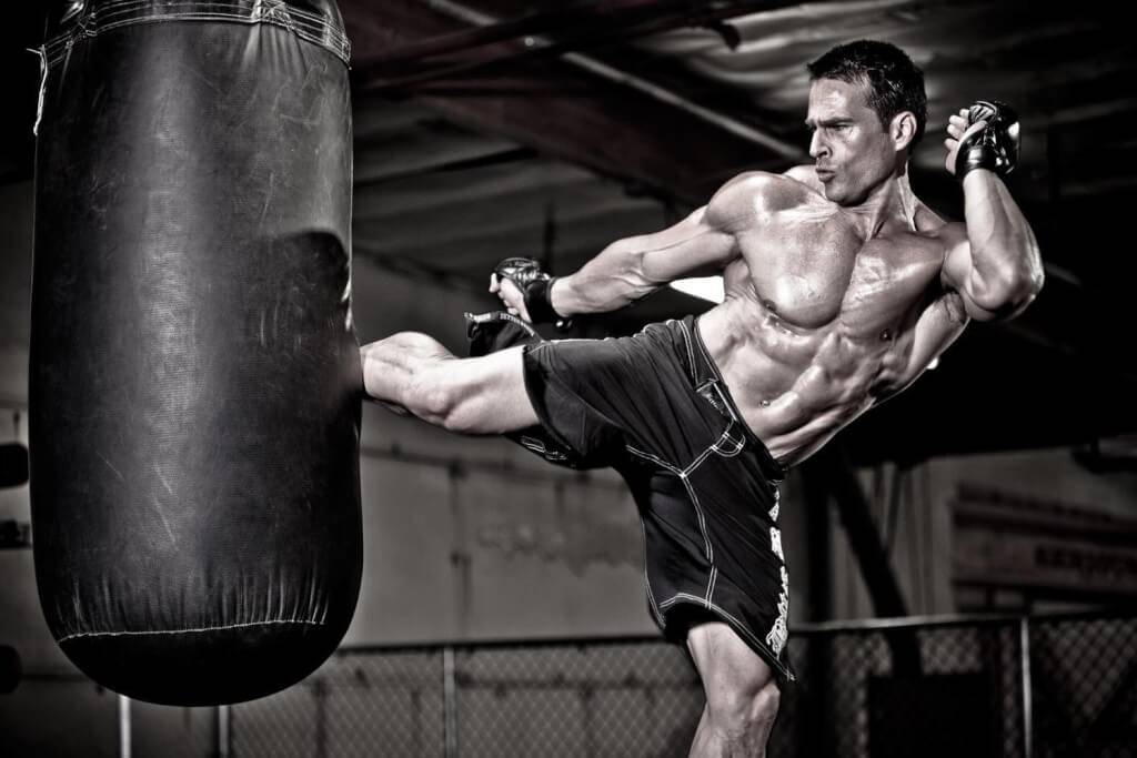 Тренировки по боксу: основные этапы, упражнения для начинающих, комплекс для зала и занятий в домашних условиях