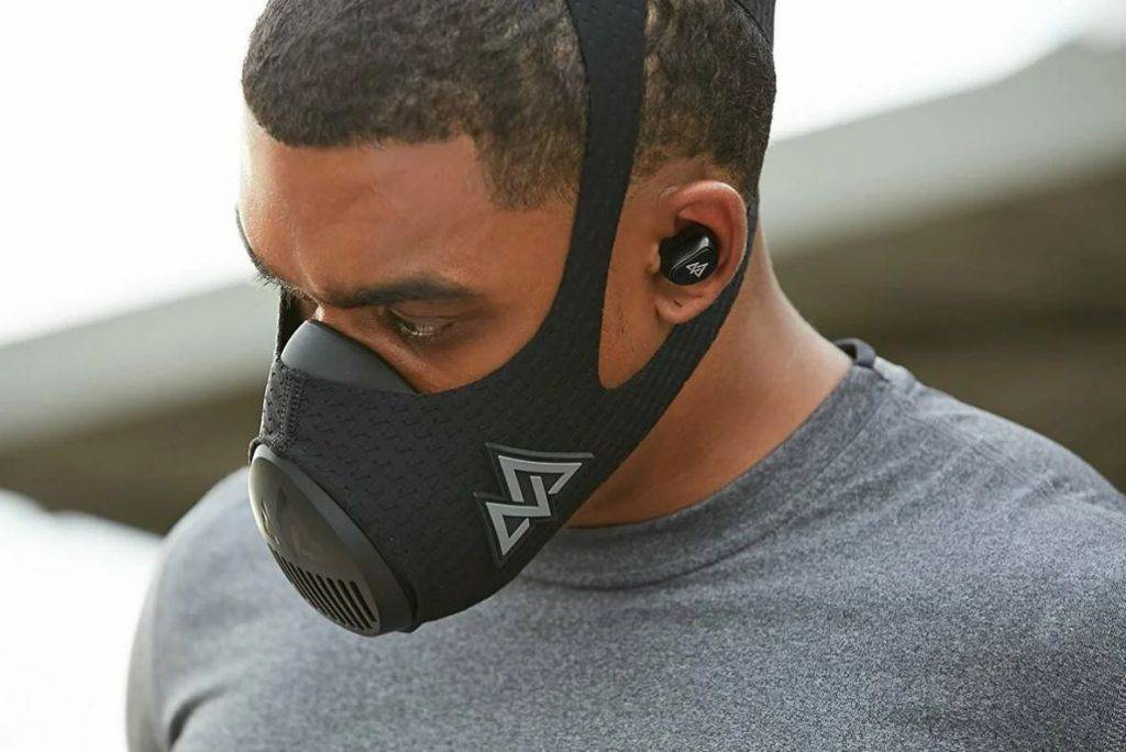Истинное лицо эпидемии: модные защитные маски от вирусов