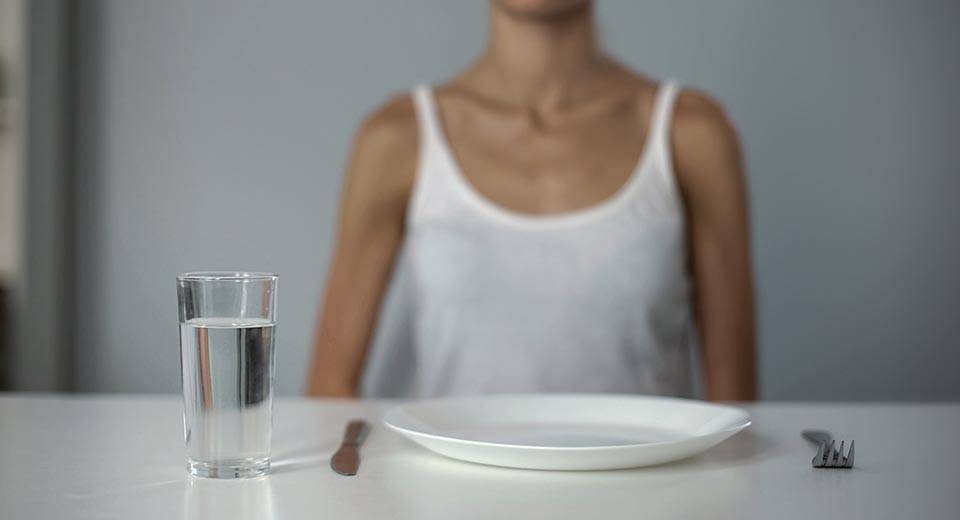 Однодневное голодание сухое и на воде: польза, вред, отзывы и выход из голодания
