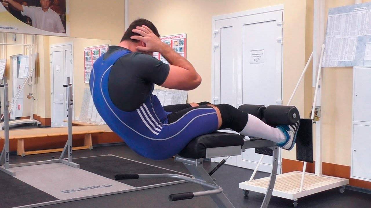 Гиперэкстензия: какие мышцы качает, техника выполнения (фото)