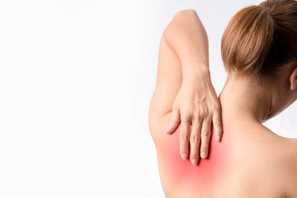 Боль под лопатками сзади со спины – причины, симптомы и лечение