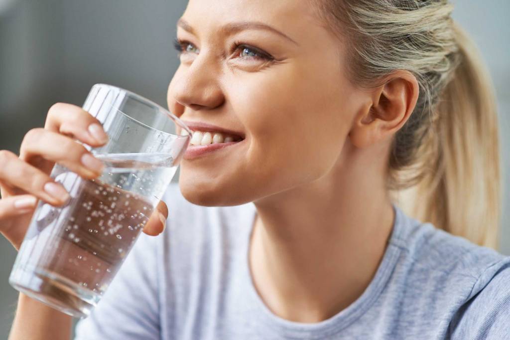 Можно ли пить воду во время еды?