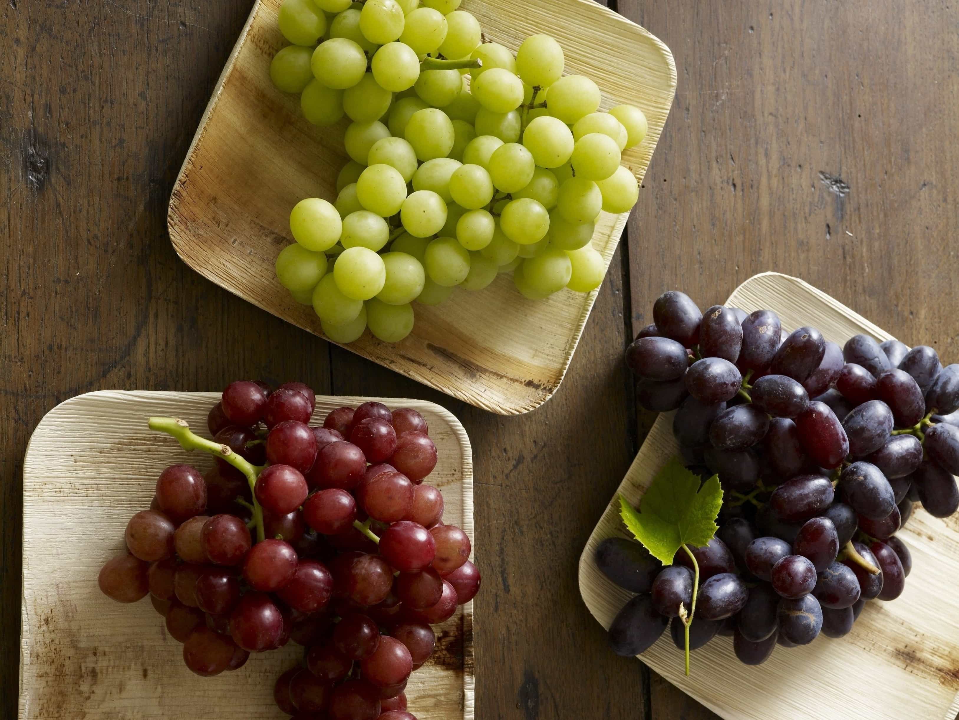 Узнайте сколько калорий в винограде