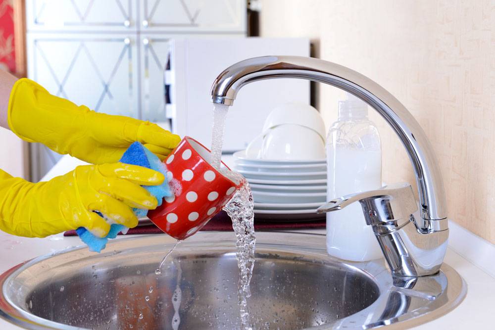 Ученые доказали, что мытье посуды успокаивает нервы: как мыть правильно?