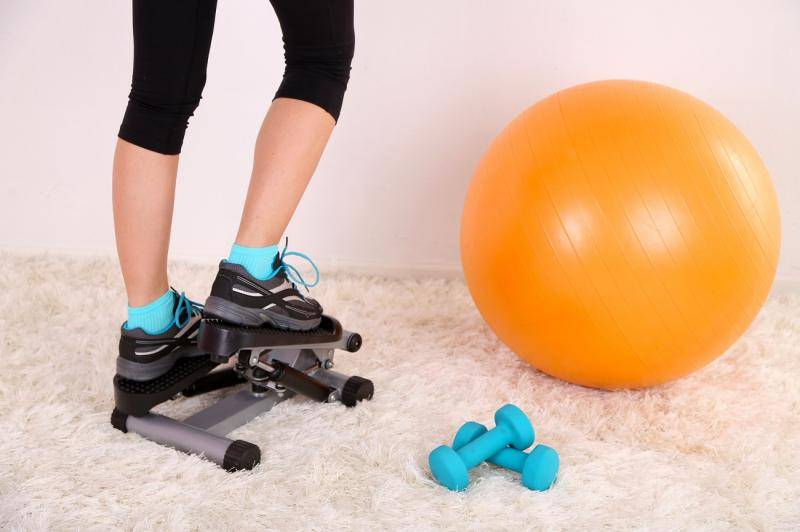 Степпер для похудения: эффективны ли упражнения на этом тренажере и как помогают занятия сжечь жир?