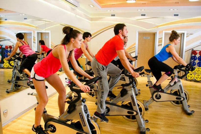 Сайкл-тренировка для похудения - мышцы качаются на велотренажере, польза и противопоказания