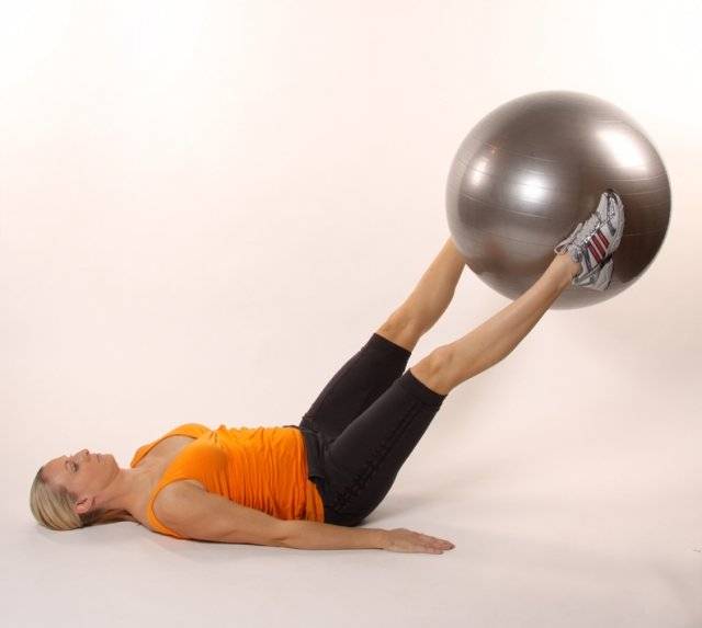 Фитбол упражнения - комплексы с гимнастическим мячом для похудения, спины, начинающих с видео