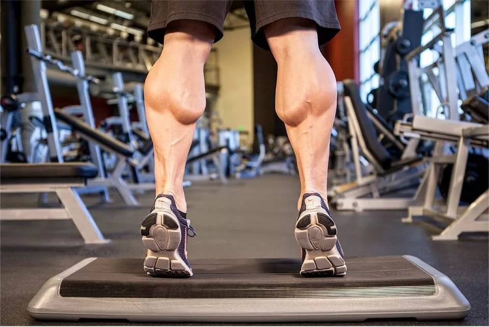 Как накачать икры ног мужчине в домашних условиях быстро: упражнения