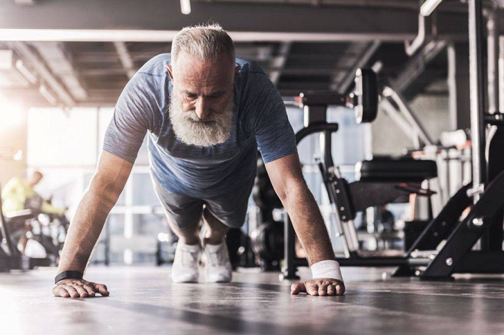 Физические упражнения после 50 лет для мужчин: правильная гимнастика и силовые тренировки