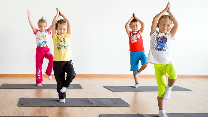 Комплекс упражнений на координацию движений, развитие равновесия и баланса, игры для детей