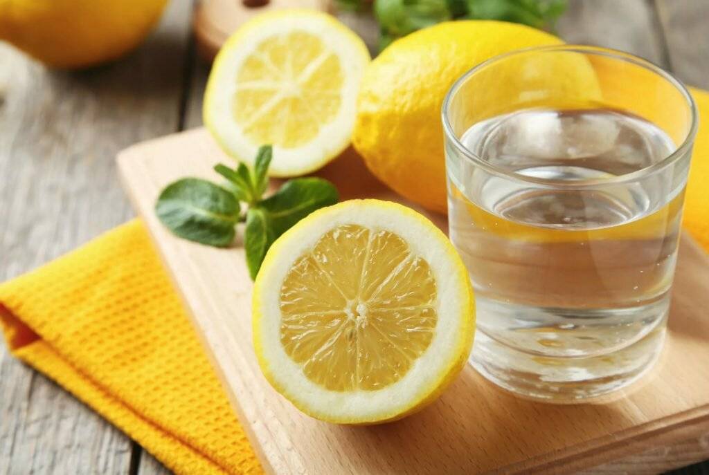 Зачем пить воду с лимоном: можно ли, полезно ли каждый день, как часто и сколько, как правильно приготовить лимонный напиток?