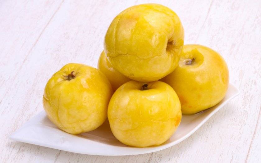Почему покупные яблоки лучше мыть: подробно, вреден ли воск на фруктах?